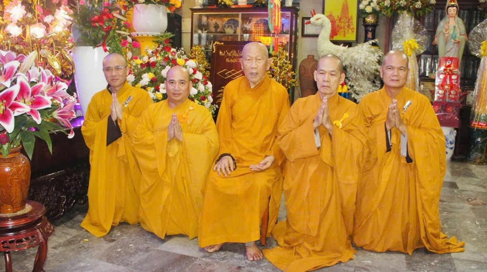 Vĩnh Long: Ban Chức sự Hạ trường Chùa Vĩnh An trang nghiêm khánh tuế Trưởng lão Hòa thượng Thích Như Niệm tại chùa Pháp Hoa