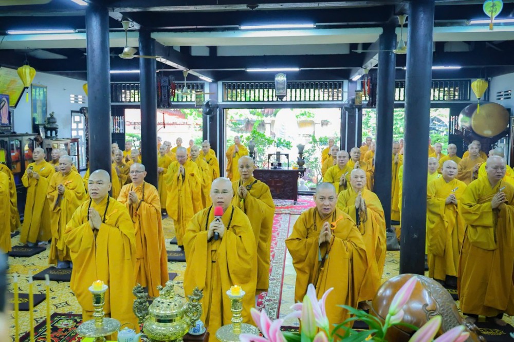 TP.HCM: Chư Tăng Ni liên phường trang nghiêm cử hành lễ bố-tát cuối mùa An cư kiết hạ PL.2569