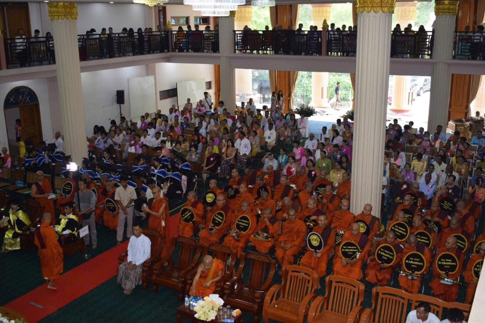 Myanmar: Trường đại học Hoà Bình Thế Giới thiết lễ tốt nghiệp đến các sinh viên