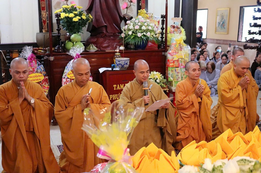 Vĩnh Long: Lễ Huý kỵ Tổ khai sơn tạo tự và dâng cúng pháp y tại chùa Long Khánh 