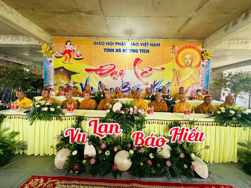 Cần Thơ: Tịnh xá Hương Tích dâng cúng Pháp y nhân mùa Vu lan Báo hiếu PL.2569