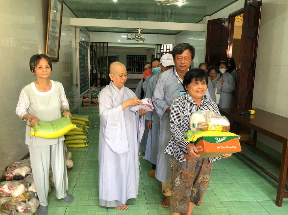 Đồng Tháp: Chùa Phật Bửu tổ chức khóa tu người khiếm thị và trao quà nhân mùa Vu lan Phật lịch 2569 