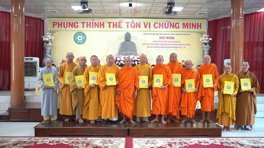 Cần Thơ: Hội nghị trao Quyết định chuẩn y nhân sự các ban ngành chuyến trách trực thuộc BTS GHPGVN Thành phố