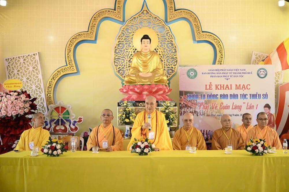 Tp Huế: Khai mạc khoá tu cho các đồng bào dân tộc với chủ đề “Phật Về Buôn Làng” lần thứ nhất. Sáng ngày 13/9/2025 (22/7AL năm Ất Tỵ) Phân Ban Phật tử dân tộc thành phố Huế tổ chức khóa tu đồng bào dân tộc thiểu số với chủ đề “Phật về buôn làng” lần thứ nhất tại Chùa Sơn Nguyên, 32 Giải Phóng A So, xã A Lưới 2, Thành Phố Huế  Chứng minh và tham dự 