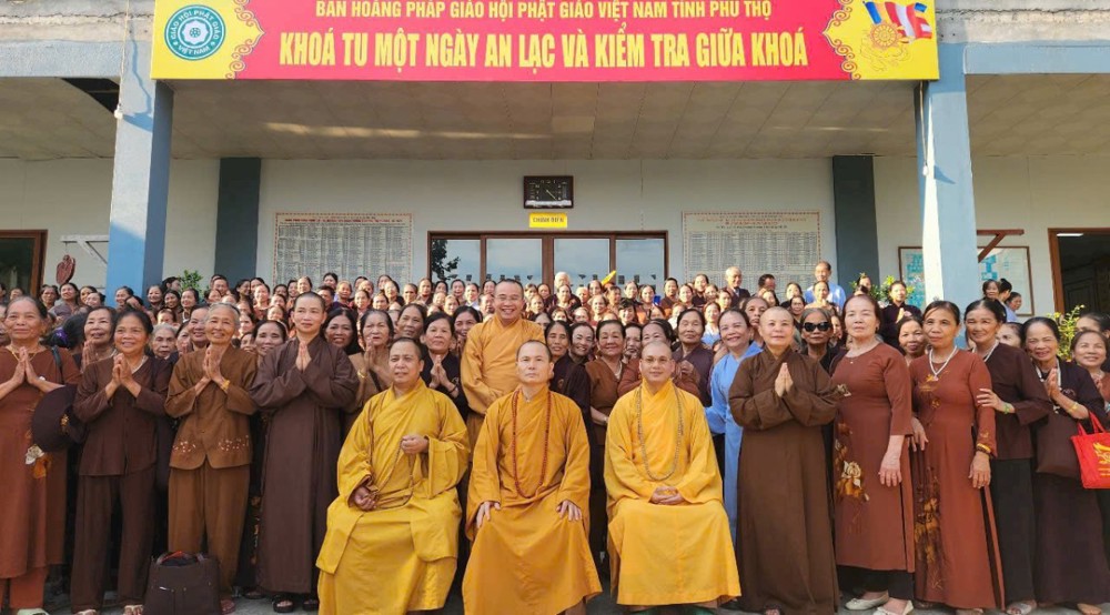 Phú Thọ: Hành trì tụng niệm và pháp thoại khép lại một ngày cộng tu an lạc viên mãn