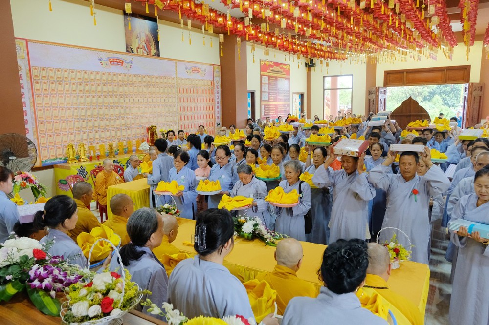 An Giang: Trang nghiêm đại lễ Vu lan báo hiếu - dâng y ca-sa tại chùa Bửu Khánh