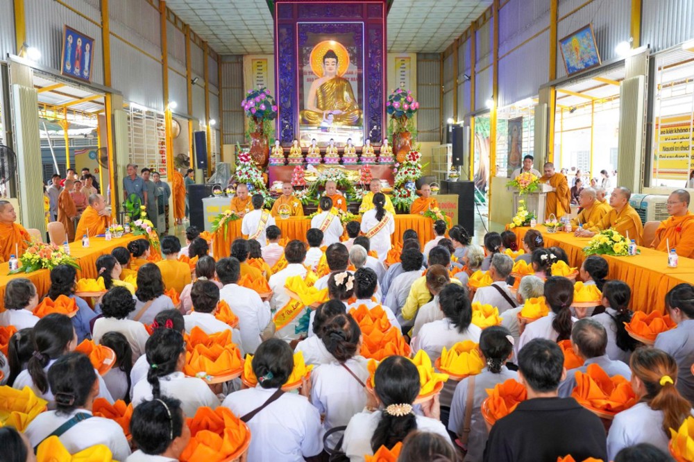 An Giang: Tịnh xá Ngọc Giang trang nghiêm tổ chức đại lễ Vu lan báo hiếu, dâng y ca sa PL.2569