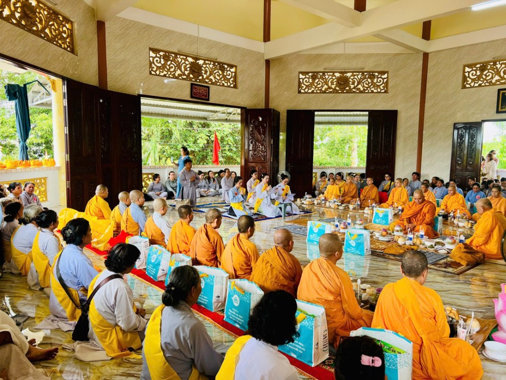 Đồng Tháp: Tịnh xá Ngọc Phước tổ chức lễ dâng pháp y cúng dường