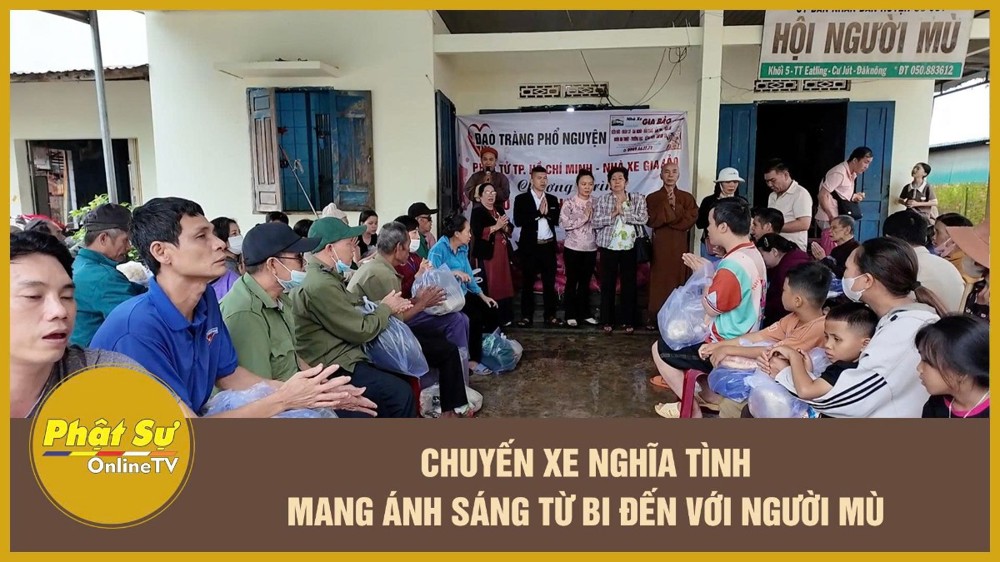 [Video] Chuyến xe nghĩa tình mang ánh sáng từ bi đến với người mù