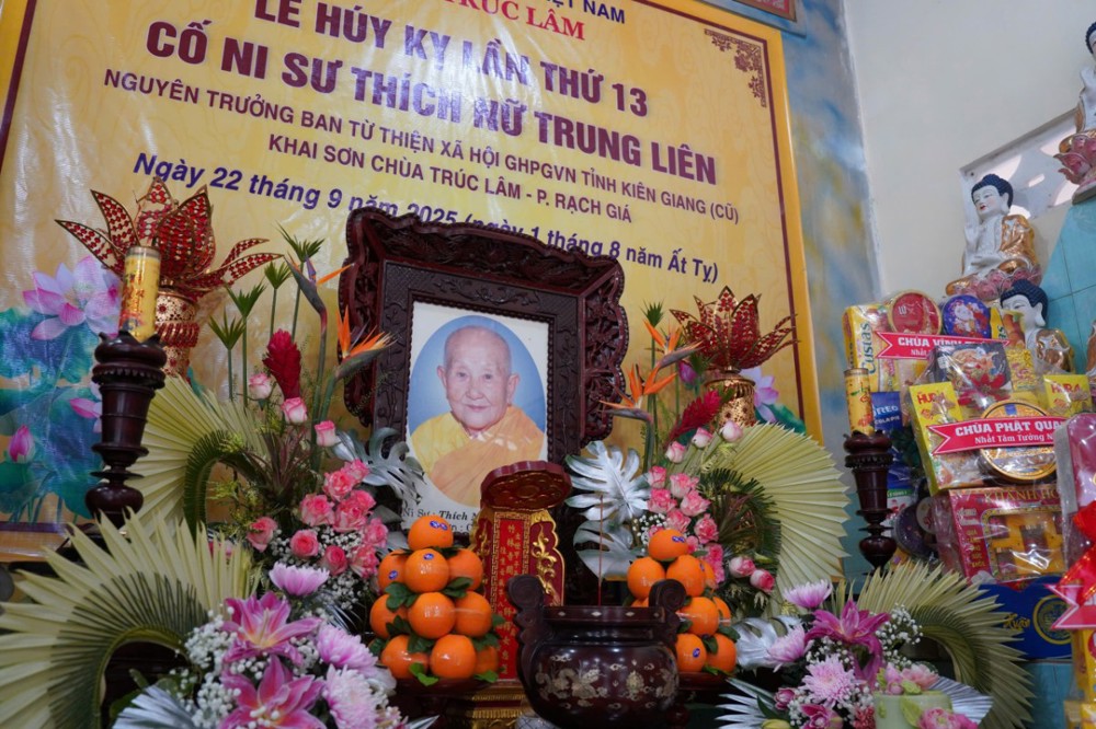 An Giang: Lễ húy kỵ lần thứ 13 Ni sư Thích Nữ Trung Liên và dâng cúng pháp y tại chùa Trúc Lâm