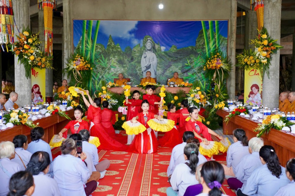 An Giang: Đại lễ Vu Lan báo hiếu PL.2569 tại chùa Hải Sơn (chùa Hang)