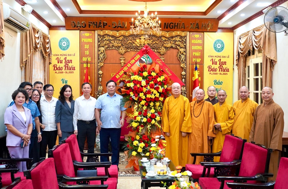 Hà Nội: Thứ trưởng Bộ Dân tộc và Tôn giáo chúc mừng Vu Lan 2025 tại trụ sở TƯ GHPGVN