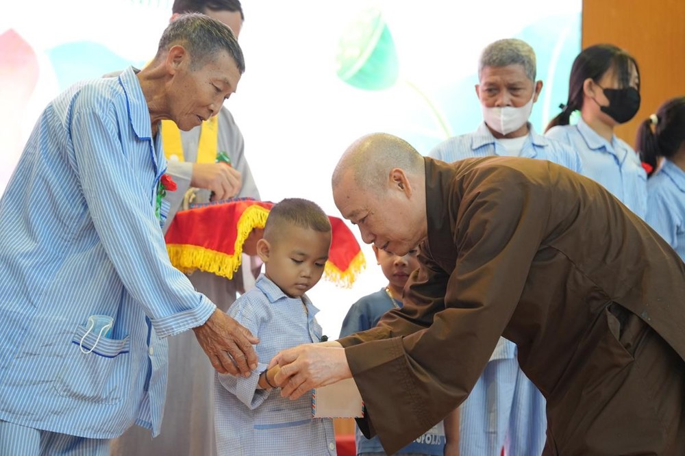 Ấm áp chương trình “Vu lan – Mùa hiếu đạo” tại Viện Huyết học – Truyền máu Trung Ương