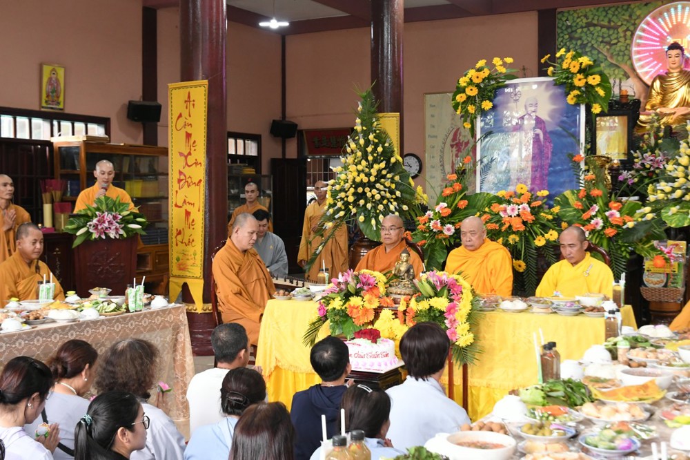 Đồng Tháp: Chùa Thiền Tân tổ chức lễ bách nhật trai tuần cố Ni trưởng trụ trì và Vu lan Báo hiếu