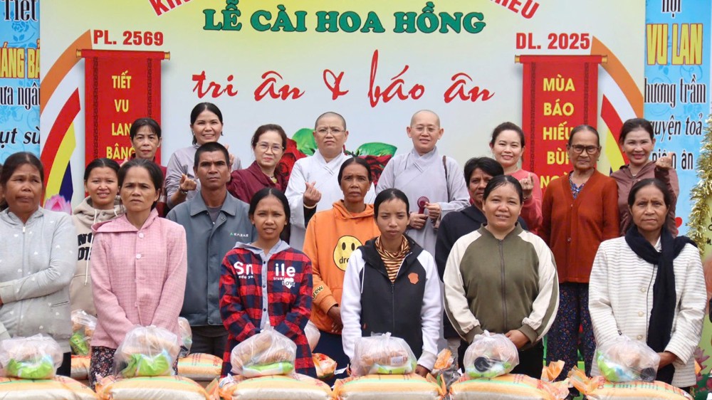 Quảng Ngãi: Phật tử phương xa hướng về chùa Pháp Hoa nhân mùa Vu Lan – Hiếu hạnh PL.2659 – DL.2025