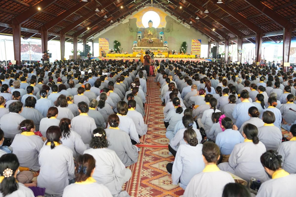 Đức Pháp Chủ GHPGVN khai thị trực tuyến cho đạo tràng Pháp Hoa miền Bắc trong khoá tu một ngày an lạc tại Hải Phòng