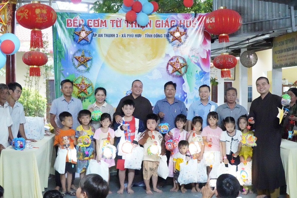 Đồng Tháp: Đạo tràng Từ thiện Giác Huệ tổ chức Tết đoàn viên cho các cháu Thiếu nhi