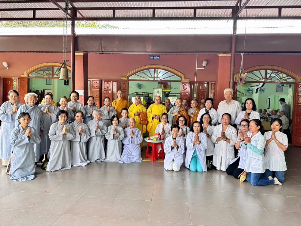 Đạo tràng Pháp Hoa Ni viện Tịnh Nghiêm thực hiện hai ngày Phật sự ý nghĩa tại tỉnh Lâm Đồng