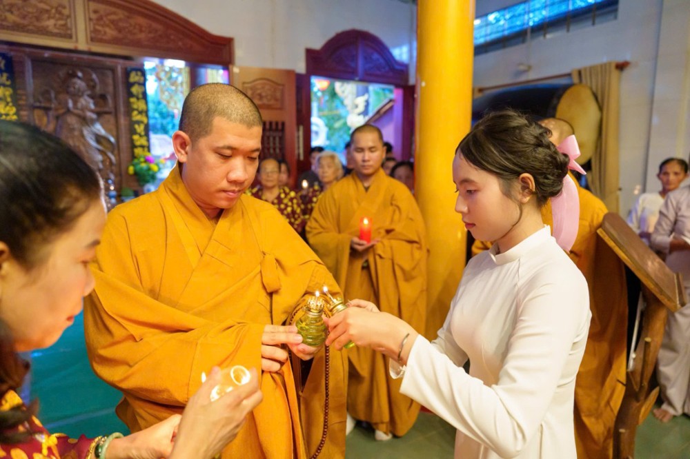 Vĩnh Long: Chùa Qui Thuận trang nghiêm cử hành Đại lễ Vu Lan Báo Hiếu với chủ đề “Trăng Hiếu”