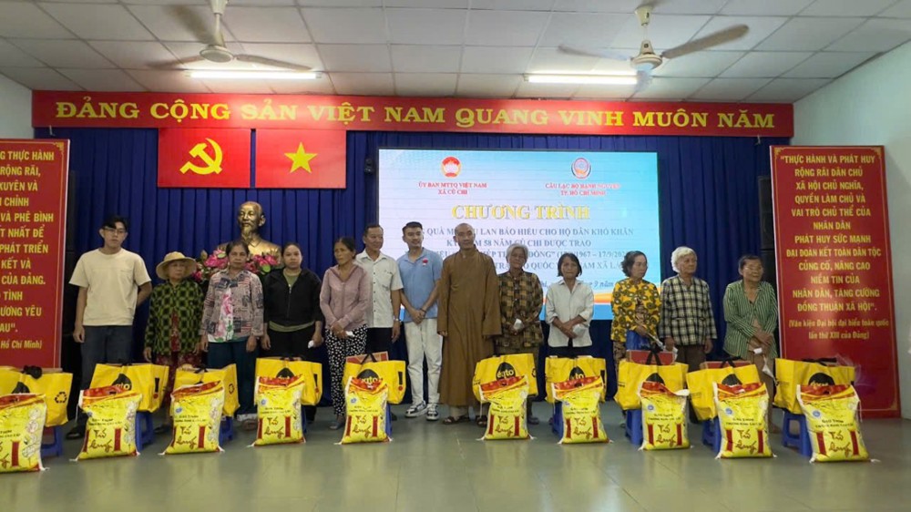 TP.HCM: Câu lạc bộ Hạnh Nguyện trao quà mùa Vu Lan