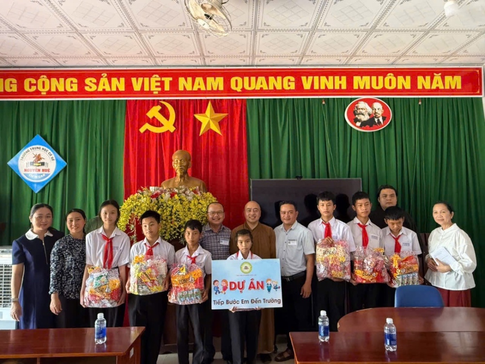 Đắk Lắk : Trung Thu sớm cho các em nhỏ xã Ea M'Đroh