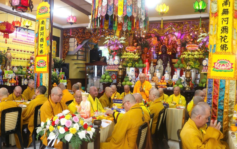 TP.HCM: Chùa Đại Bi tổ chức Đại lễ Vu Lan báo hiếu, trao quà cho bà con khó khăn