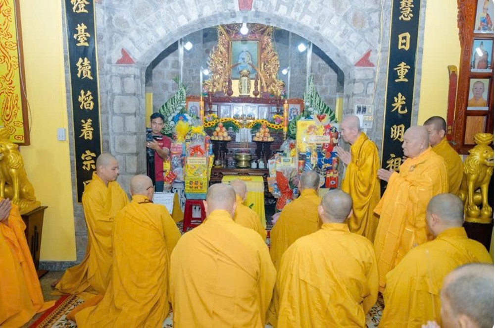 Lễ tưởng niệm 72 năm ngày viên tịch Tổ sư Huệ Đăng tại Tổ đình Thiên Thai