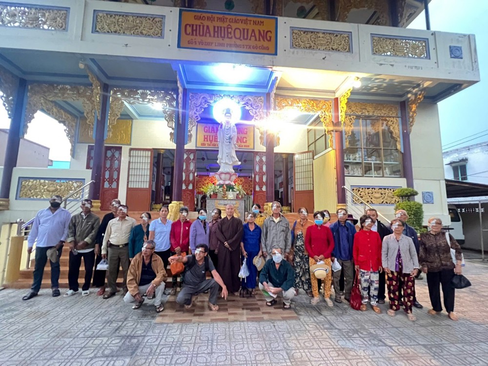 Đồng Tháp: Chùa Huệ Quang (phường Gò Công) tiếp nối chương trình mang lại ánh sáng cho người dân