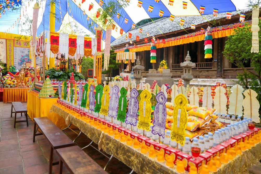 Trang nghiêm Lễ Mông Sơn Thí Thực tại Hạ trường chùa Thầy 