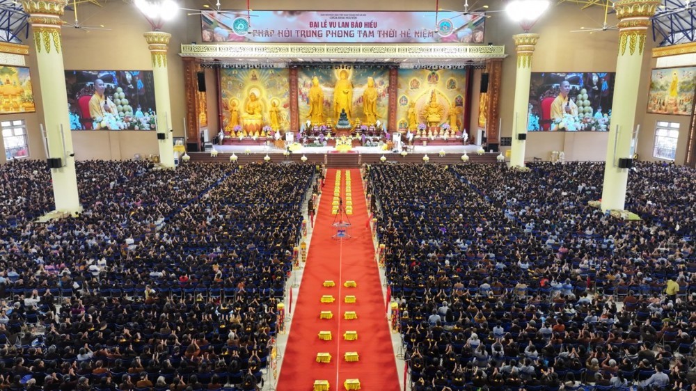 Xúc động lễ Bông hồng cài áo Vu Lan 2025 tại chùa Khai Nguyên
