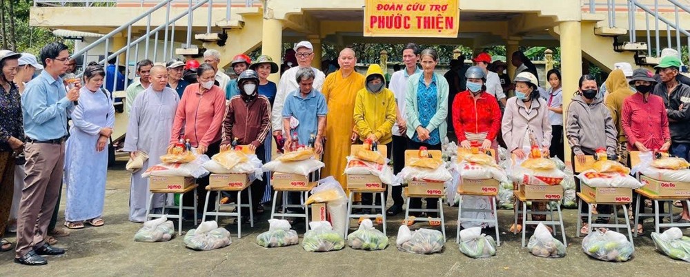 Đồng Nai: Chùa Đức Hạnh và họ đạo Cao Đài phường Phước Long trao 850 phần quà cho đồng bào dân tộc xã Đa Kia