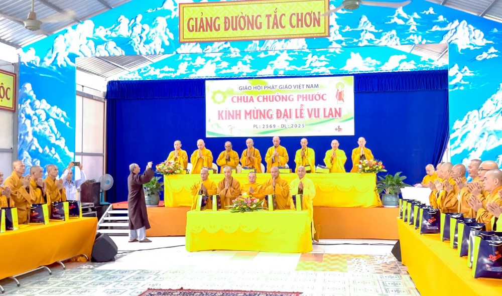 Tây Ninh: Chùa Chưởng Phước tổ chức Đại lễ Vu Lan, trao học bổng và quà an sinh
