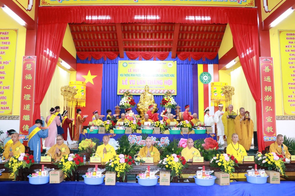 Đồng Tháp: Chùa Phước Hưng lễ tưởng niệm Hòa thượng khai sơn & dâng Y Ca sa 