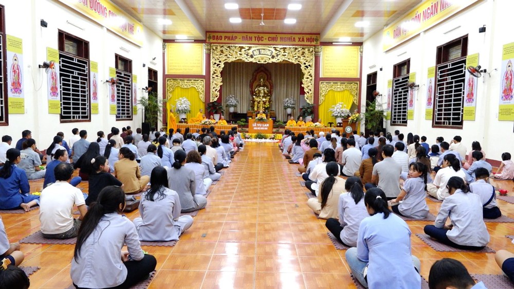 Quảng Ngãi: Chùa Huệ Chiếu ấm áp mùa Vu Lan đêm thắp nến tri ân cảm niệm công ơn Cha Mẹ