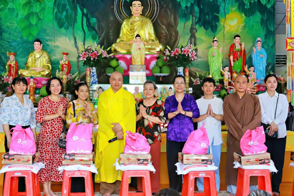 Đồng Tháp: Pháp hội Vu Lan hiếu đạo - Trao tặng 100 phần quà cho người khó khăn tại chùa Phước Hội
