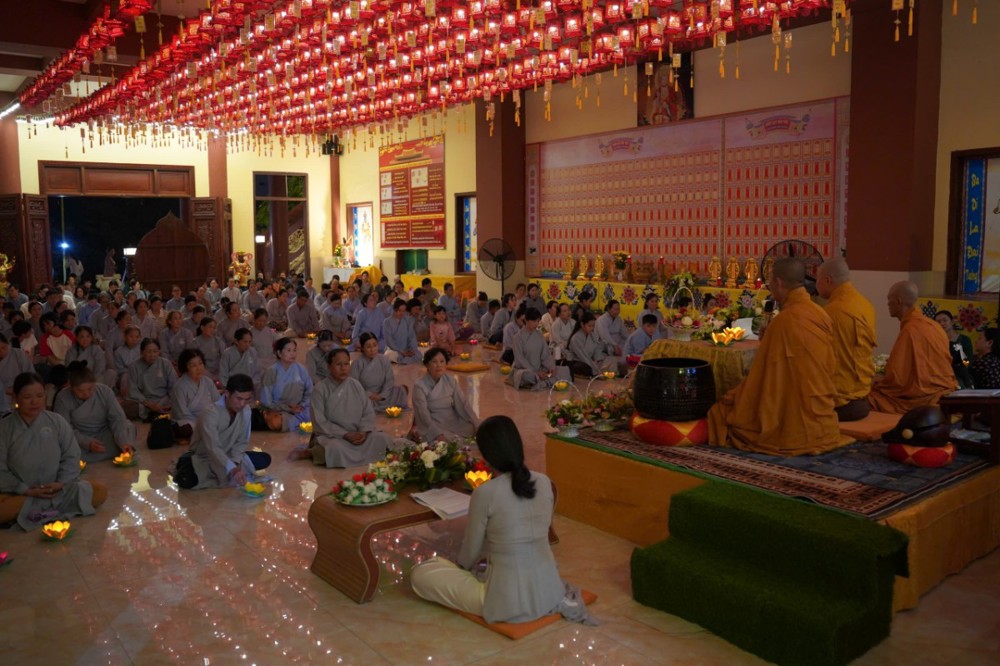 An Giang: Chùa Bửu Khánh trang nghiêm tổ chức “Đêm thắp nến tri ân Công Cha Nghĩa Mẹ”