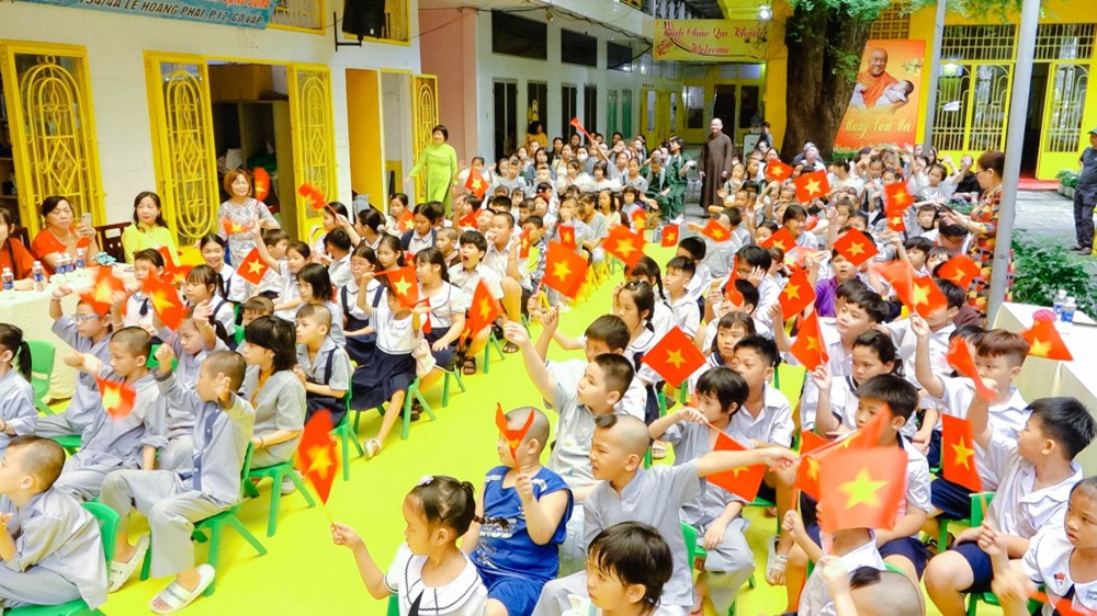 TP.HCM: Lớp phổ cập Tiểu học Trần Quang Khải - chùa Kỳ Quang 2 khai giảng năm học mới 2025 - 2026