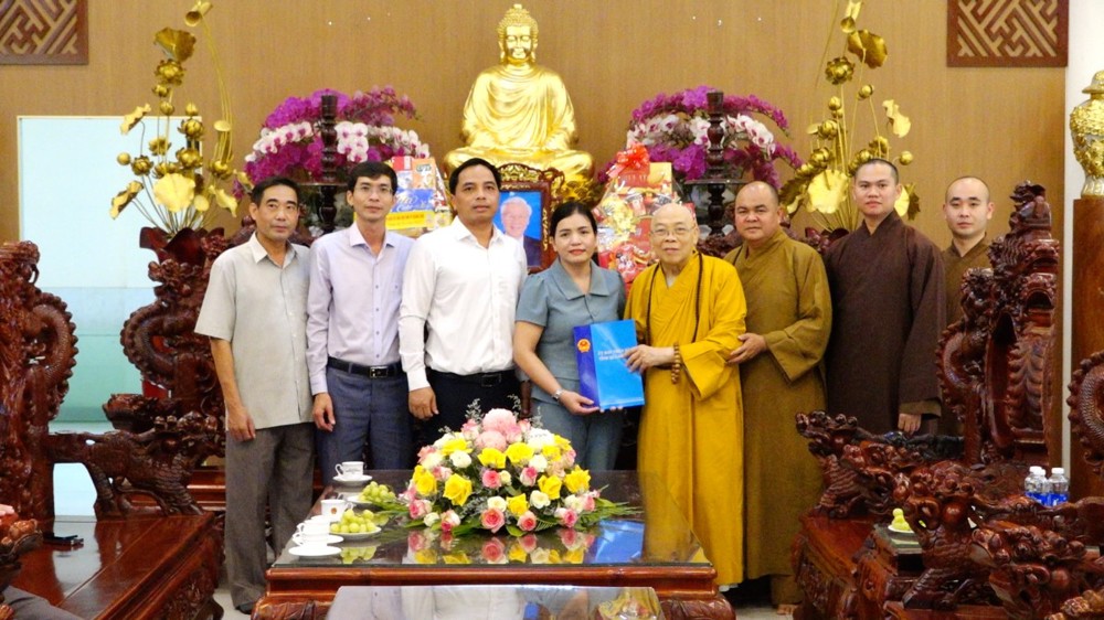 Quảng Ngãi: Lãnh đạo UBND tỉnh thăm và chúc mừng Ban Trị sự GHPGVN tỉnh nhân mùa Vu Lan báo hiếu 