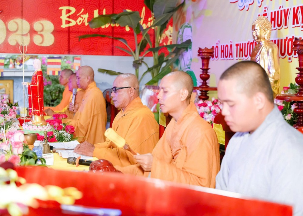 Đồng Tháp: Lung linh ánh nến tri ân - Đại lễ vu lan báo hiếu tại chùa Huệ Quang