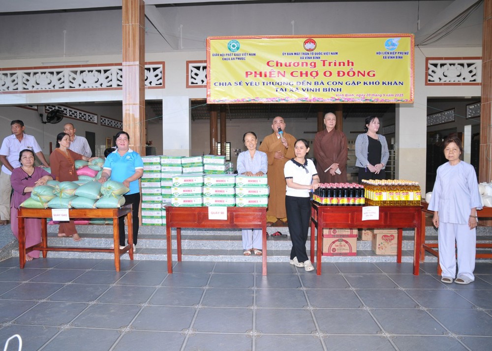 Đồng Tháp: Chùa An Phước và chùa Linh Sơn (xã Vĩnh Bình) chia sẻ yêu thương với các hoàn cảnh khó khăn