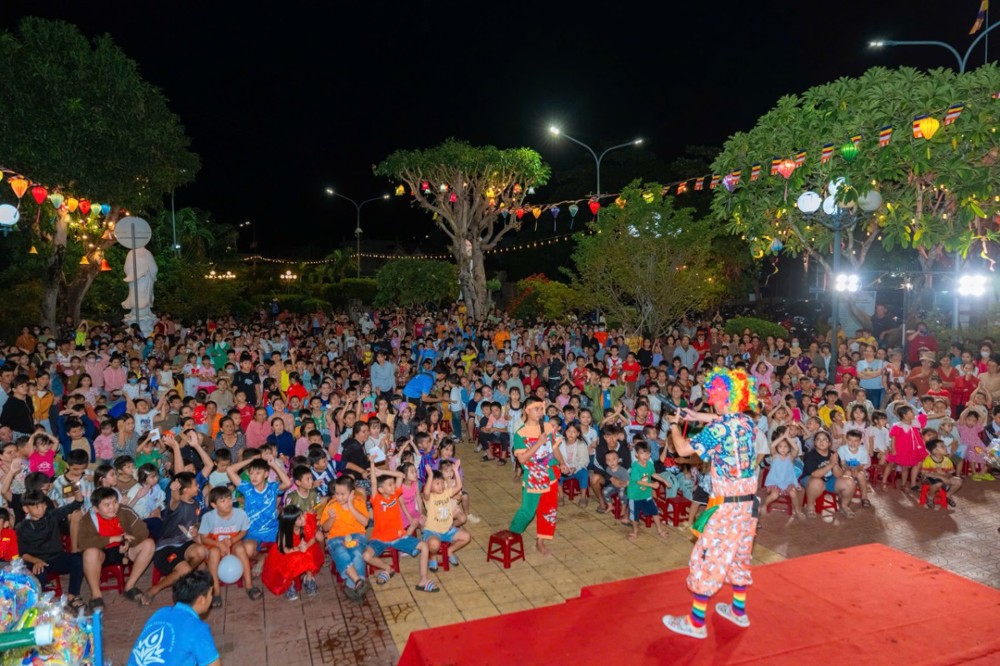 Đắk Lắk: Đêm hội “Trung thu cho em” đong đầy yêu thương tại Tổ đình Bảo Lâm