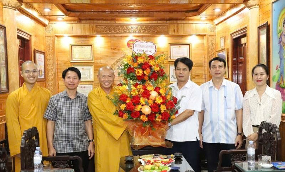 Thanh Hóa: Lãnh đạo Ban Tuyên giáo và Dân vận Tỉnh ủy thăm, chúc mừng Đại lễ Vu lan