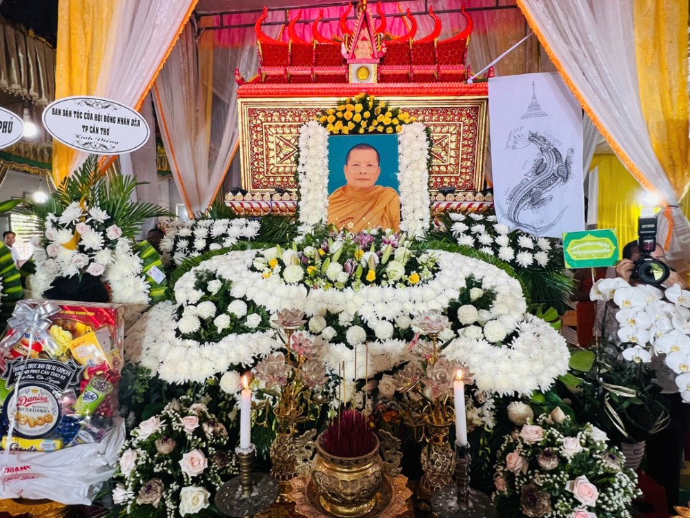 Cần Thơ: Thường trực BTS Phật giáo thành phố viếng tang Trưởng lão HT.Hồng Kim Phuông