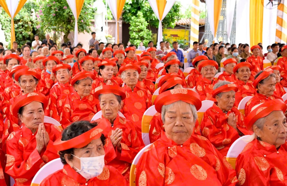Vĩnh Long: Chùa Giác Long trang nghiêm tổ chức Lễ chúc thọ các cụ cao niên xã Hòa Hiệp