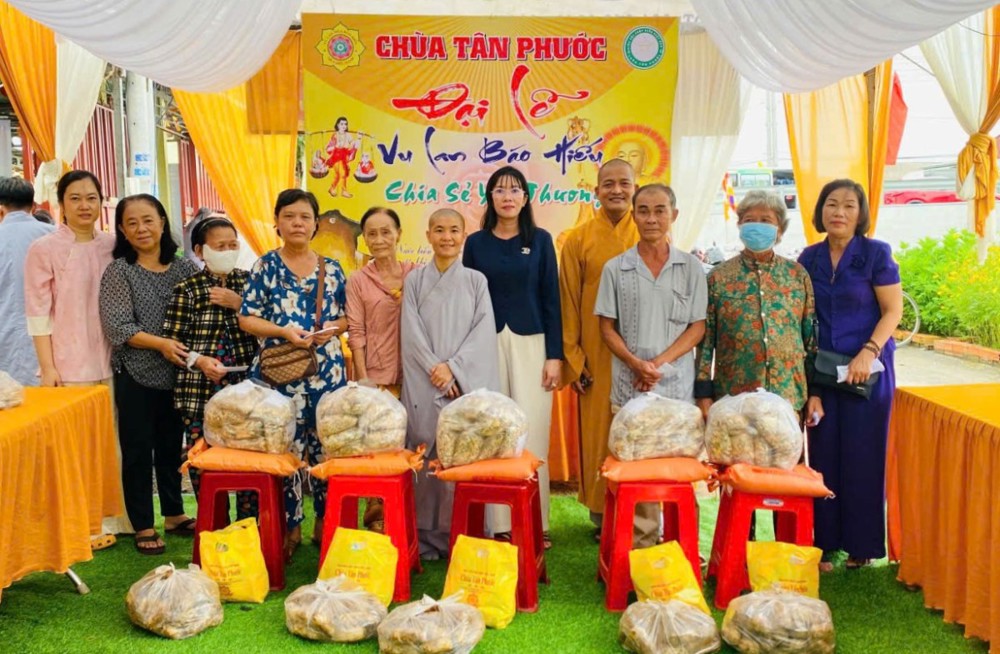 Tây Ninh: Chùa Tân Phước trang nghiêm tổ chức Đại lễ Vu Lan và trao quà cho người khiếm thị
