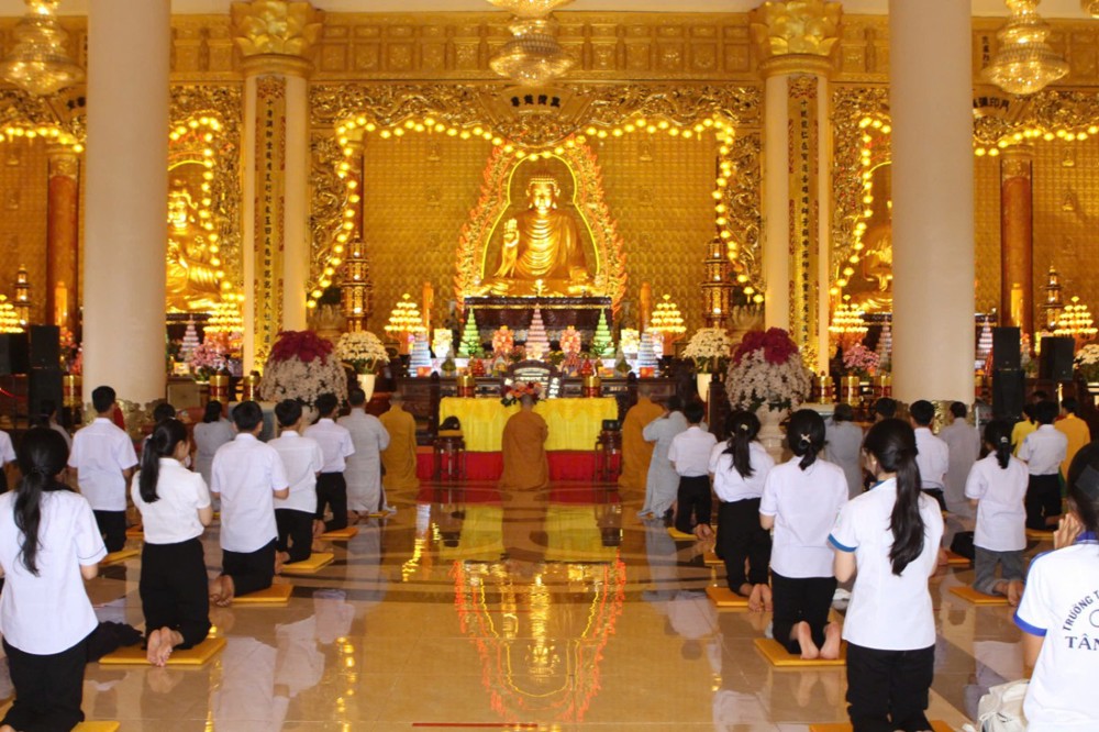Đồng Nai: Chùa Phật Quốc Vạn Thành tổ chức khóa tu Bát Quan Trai cho 500 thanh thiếu niên