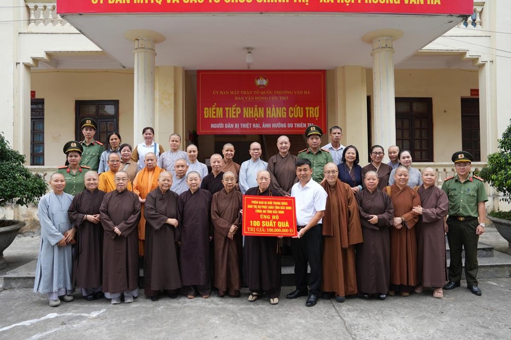 Phân ban Ni giới TW tiếp tục hành trình yêu thương - sẻ chia nỗi đau sau bão lũ với người dân tỉnh Bắc Ninh