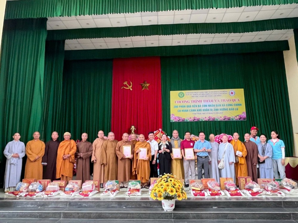 Đăk Nông:  Ban Trị sự GHPGVN tỉnh và Ban Từ thiện xã hội tiếp tục trao 700 phần quà cứu trợ đến bà con ảnh hưởng bởi bão lũ tại Thanh Hóa và Thái Nguyên