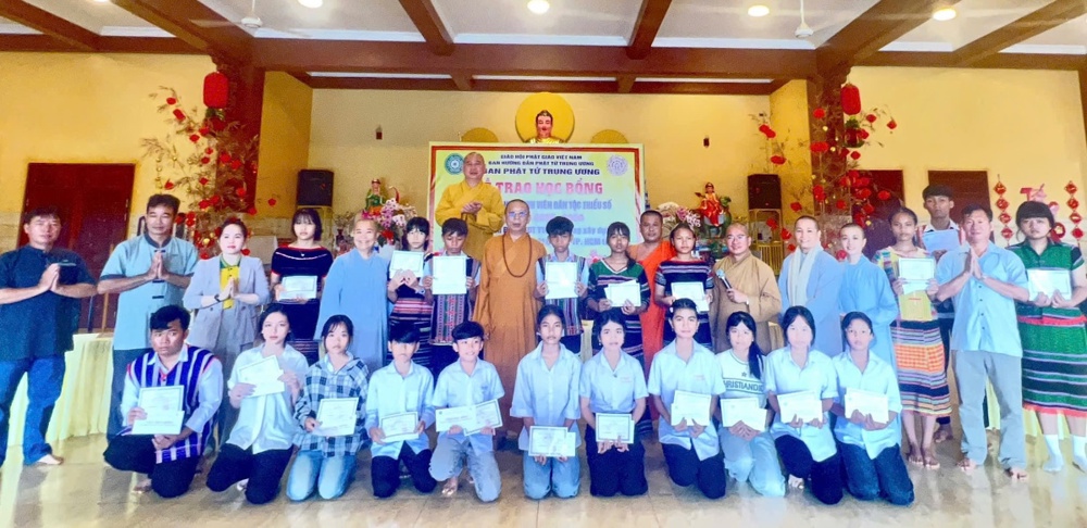 Đồng Nai: Phân Ban Phật tử Dân tộc Trung ương Trao 20 Suất Học bổng cho Học sinh, Sinh viên Dân tộc S’tiêng và Khmer
