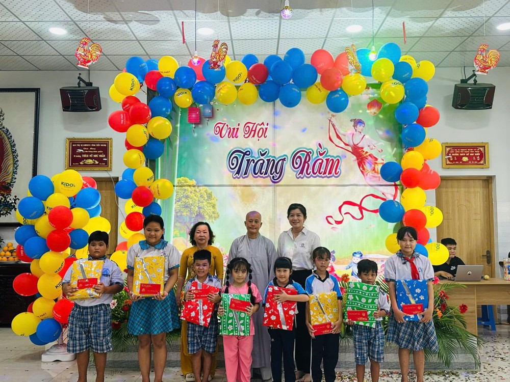 Đồng Tháp: Chùa Pháp Lạc tổ chức “Vui hội Trăng rằm” cho hơn 500 em Thiếu nhi tham dự